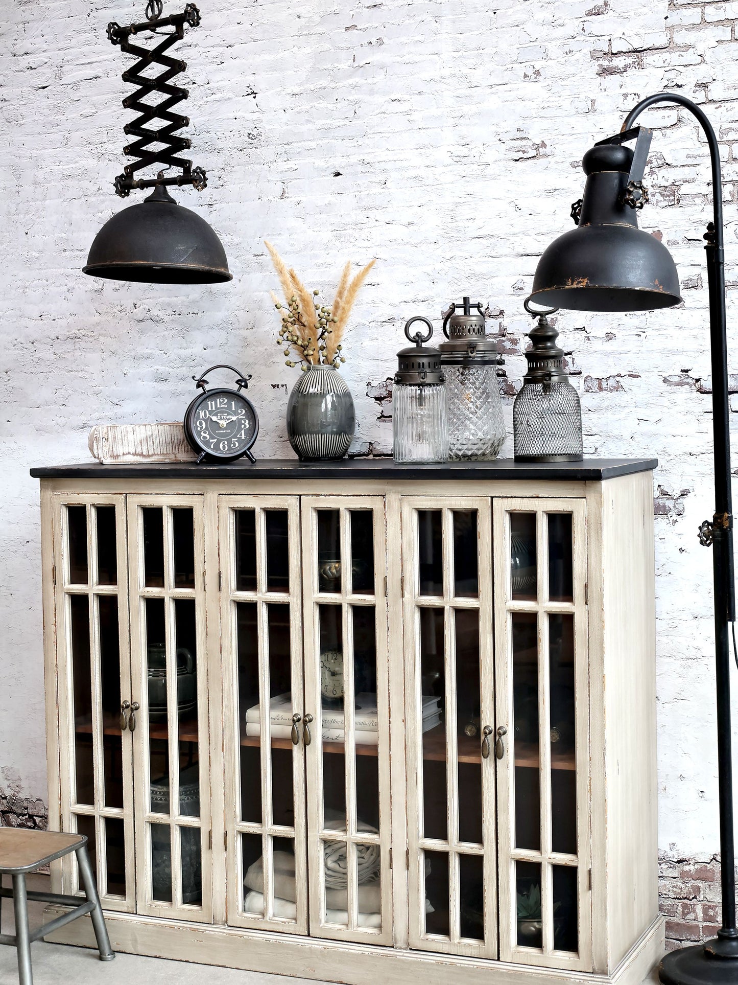 Chic Antique Vitrinskåp m. 6 luckor och svart topp