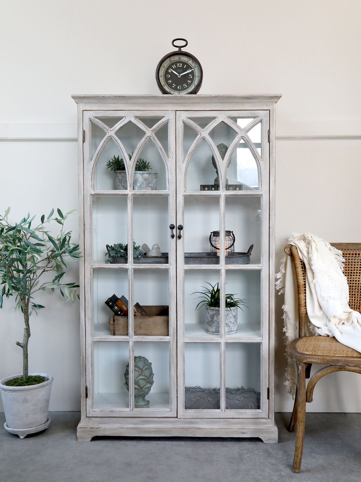 Chic Antique Vitrinskåp m. bågformade glasdörrar