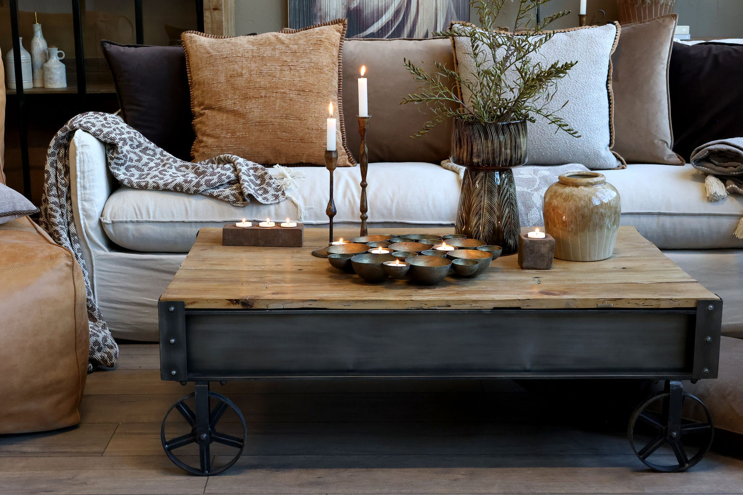 Chic Antique Bord Soffbord Factory H22/L122/B81 cm I lager Augusti 2026