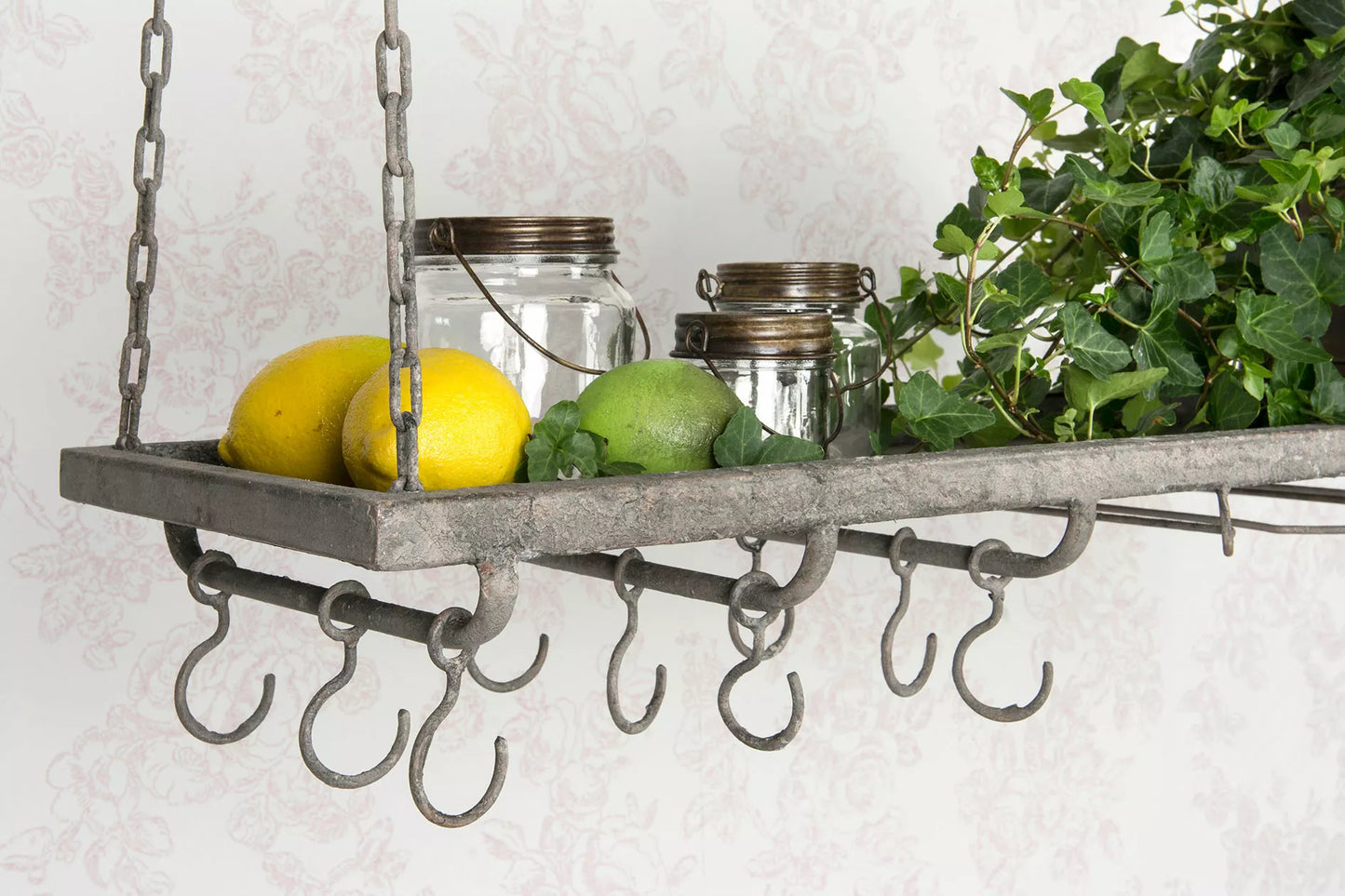 Hängande hylla med krokar och vinglashållare 100 cm HH