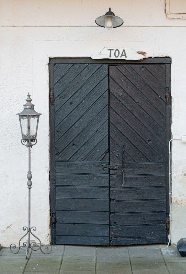 Lykta på fot Antik 173 cm Metall gråbrun Åter i lager: Mars 2026