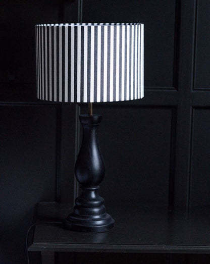 Bordslampa Lampfot Theo Svart 43 cm I lager Juni 2026