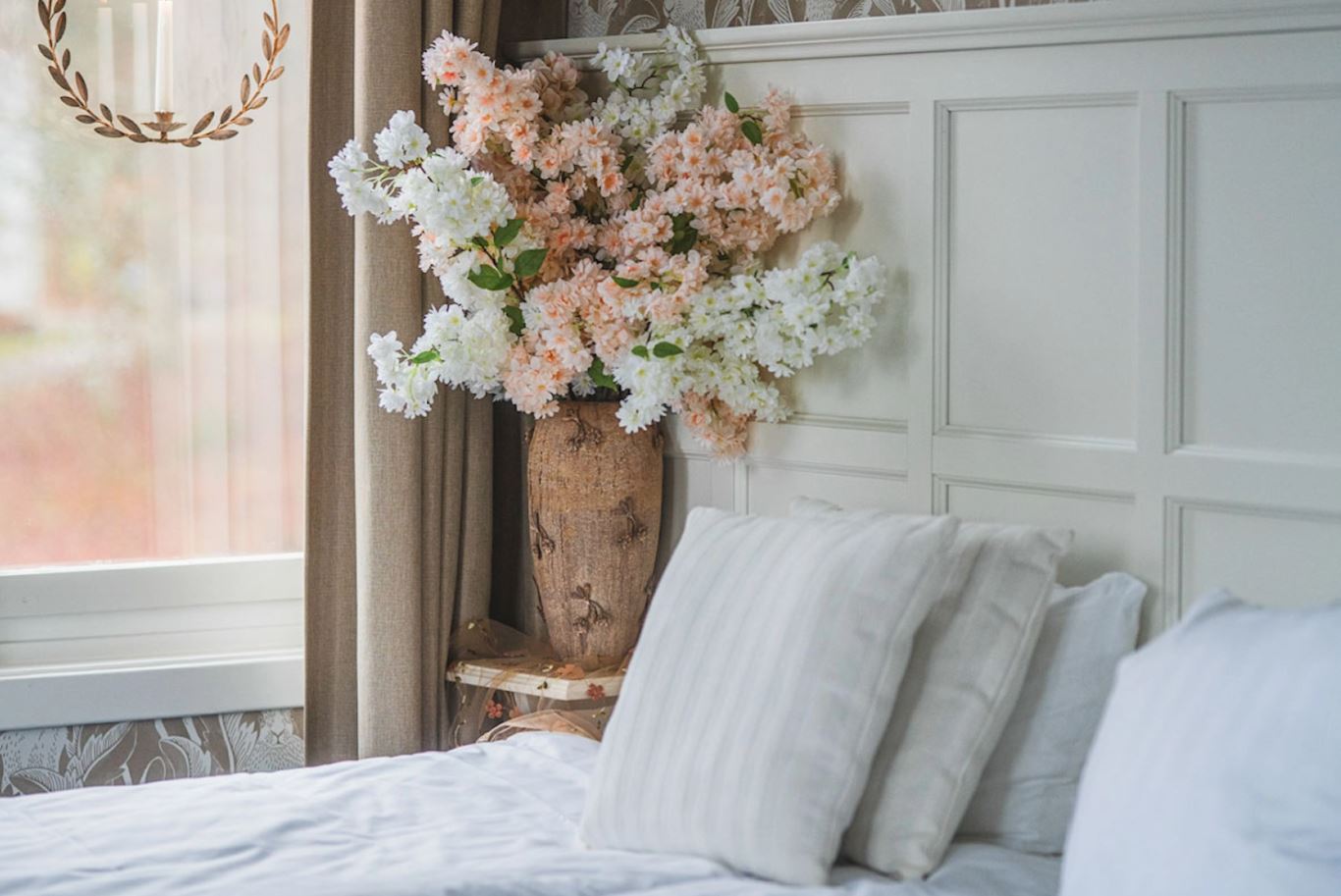 Vas Elina Floral Beige 34 cm I lager Mars 2026