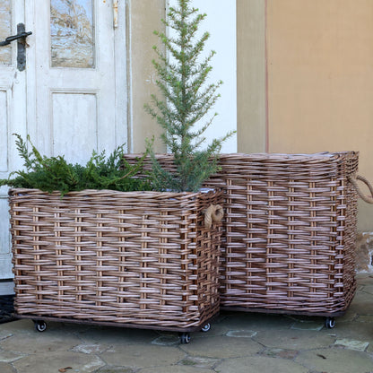 Chic Antique DIV Fransk korg med hjul set om 2 I lager Juli 2026