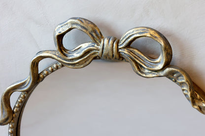 Väggspegel med rosett H95/L56/B4 cm I lager Augusti 2026