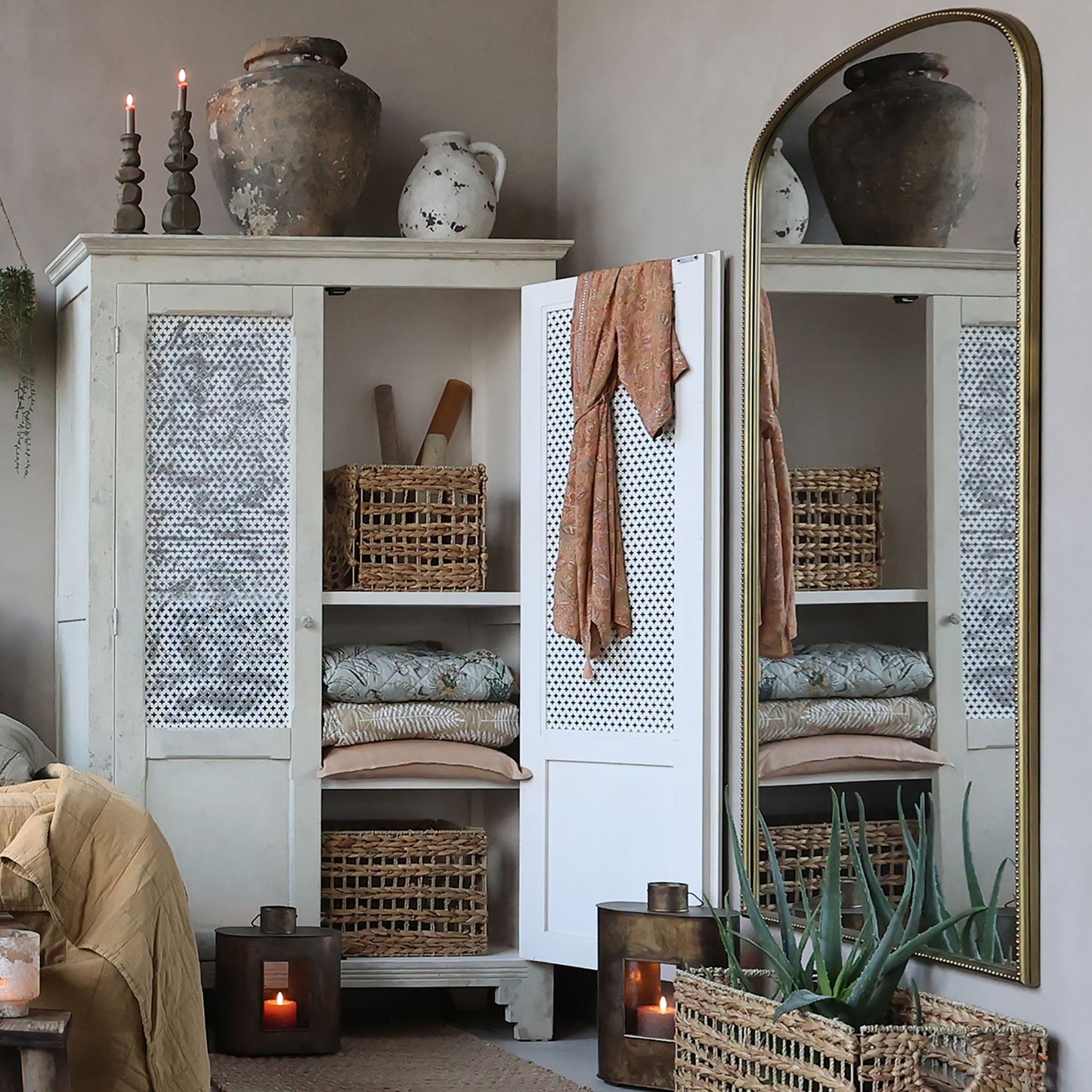 Chic Antique Skåp Gammalt franskt linneskåp antik creme