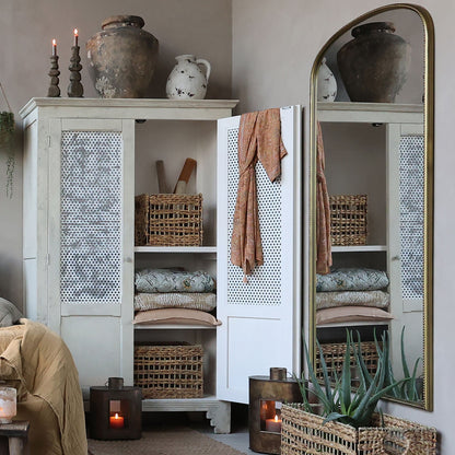 Chic Antique Skåp Gammalt franskt linneskåp antik creme