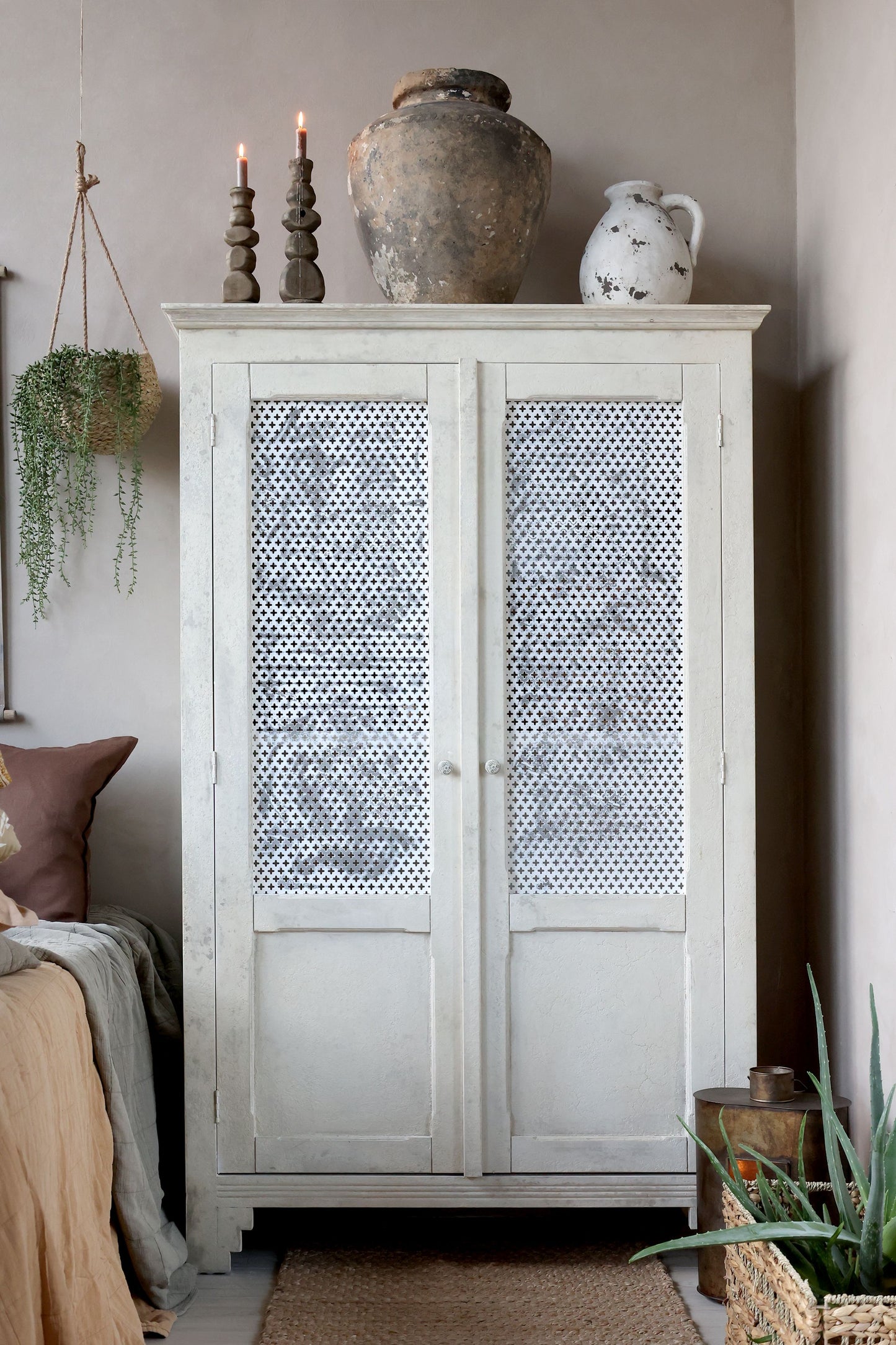 Chic Antique Skåp Gammalt franskt linneskåp antik creme