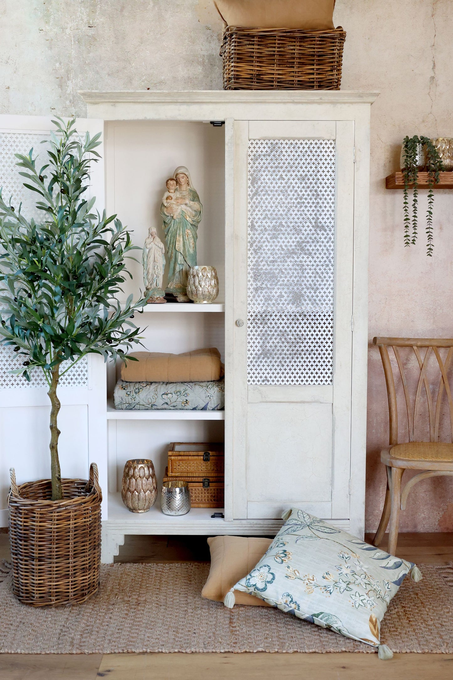 Chic Antique Skåp Gammalt franskt linneskåp antik creme