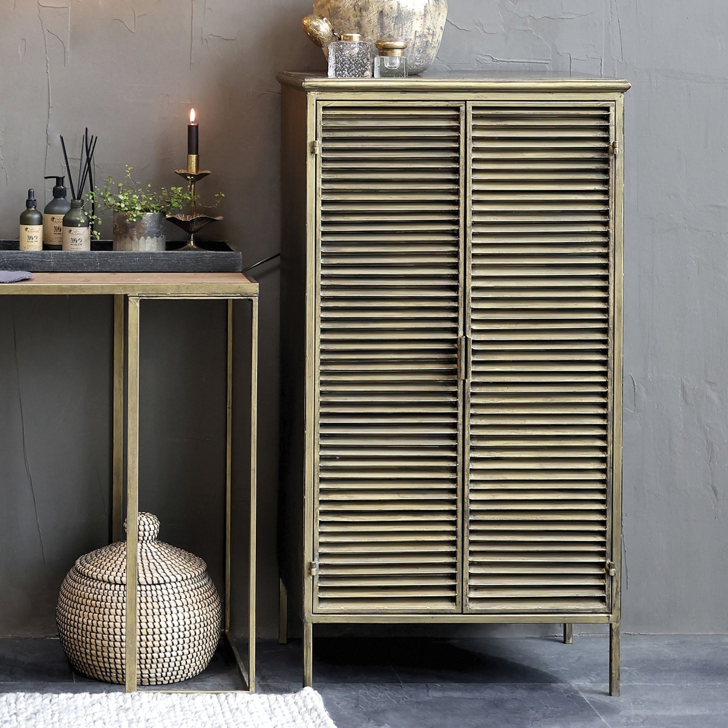 Chic Antique Skåp med 2 lamelldörrar