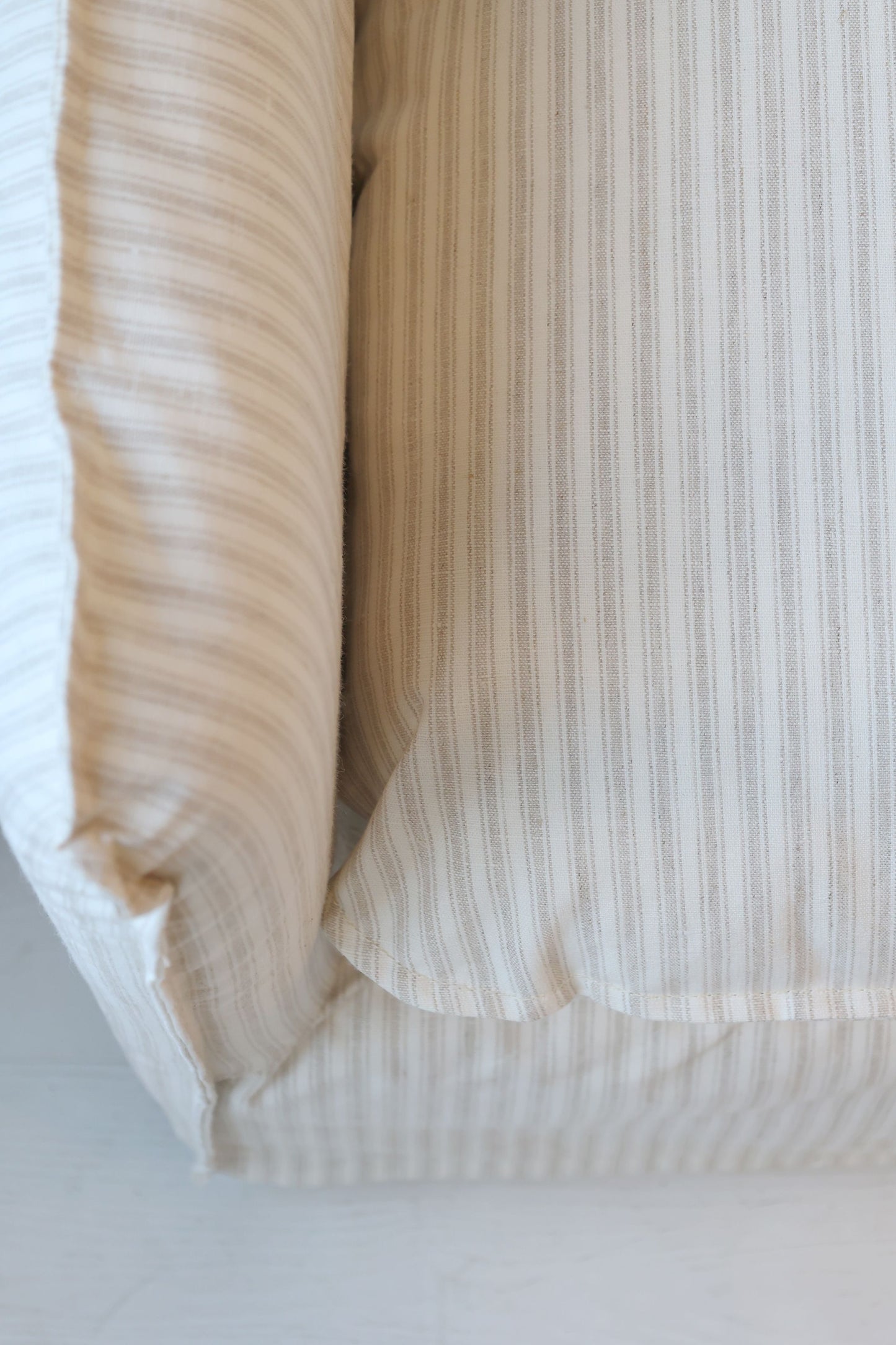 Chic Antique Fåtölj Soffa i lin med 5 kuddar creme og latte