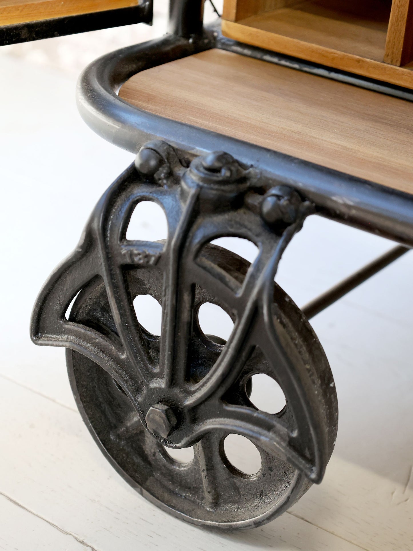Chic Antique DIV Dryckesvagn för vin och glas H116,5/L94,5/B49,5 cm