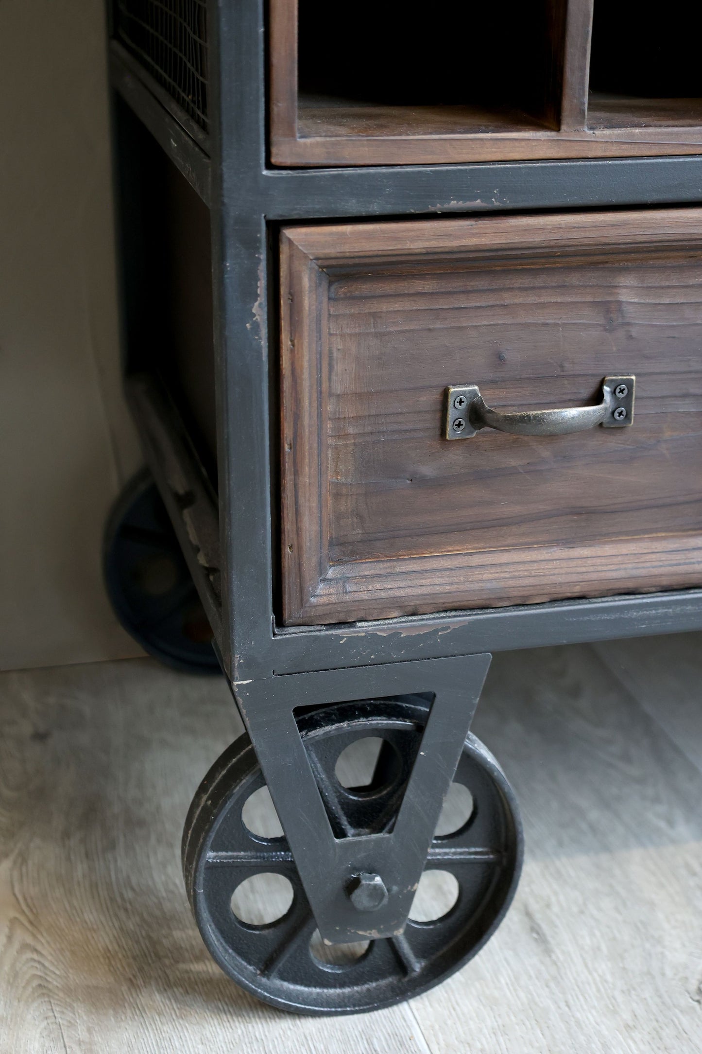 Chic Antique DIV Dryckesvagn för vin och glas H91/L94/B37 cm