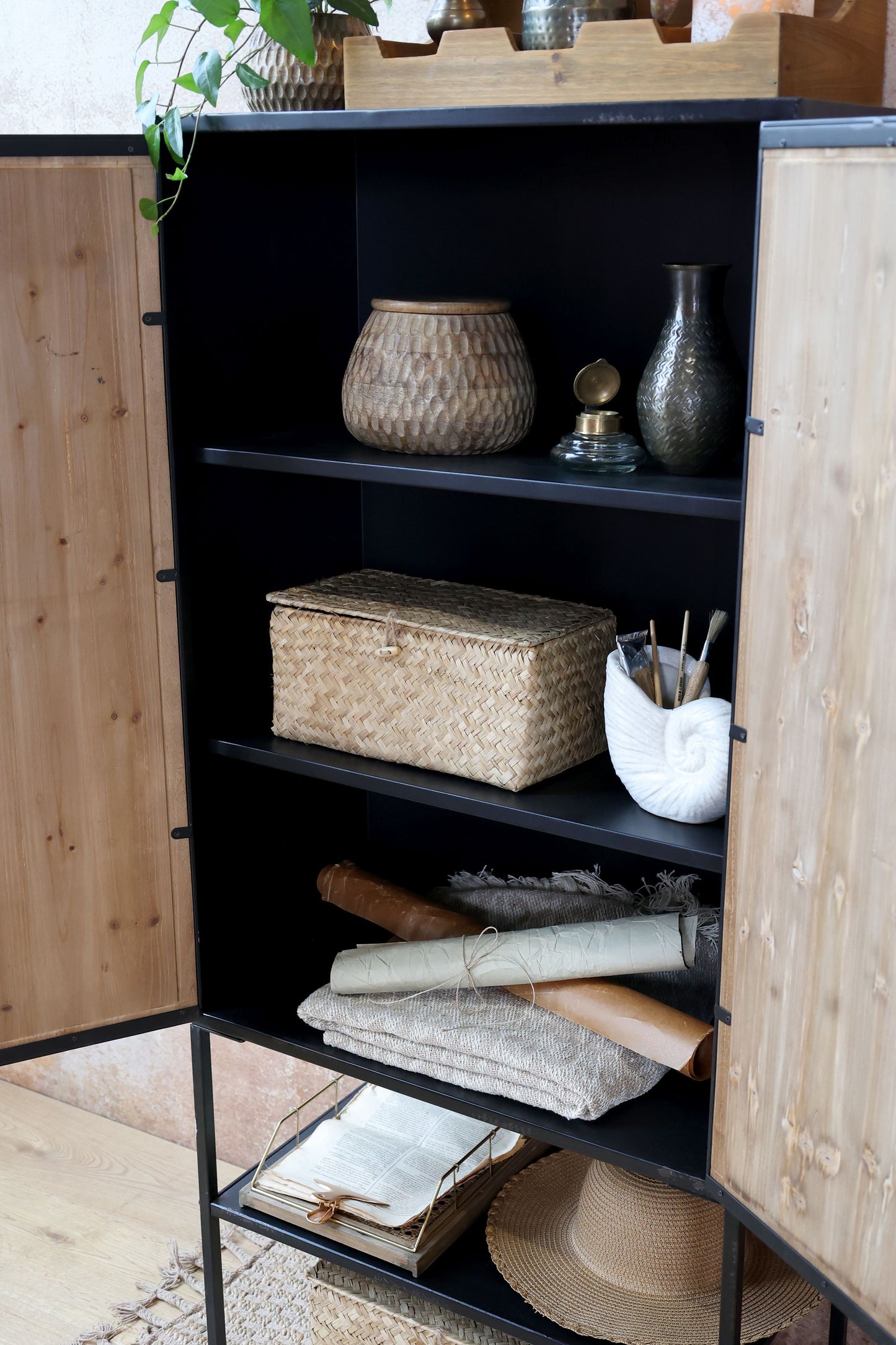 Chic Antique Skåp med 2 dörrar och 1 hylla