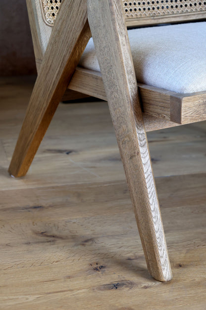 Chic Antique Stol Loungstol med tygsäte och flätad rygg
