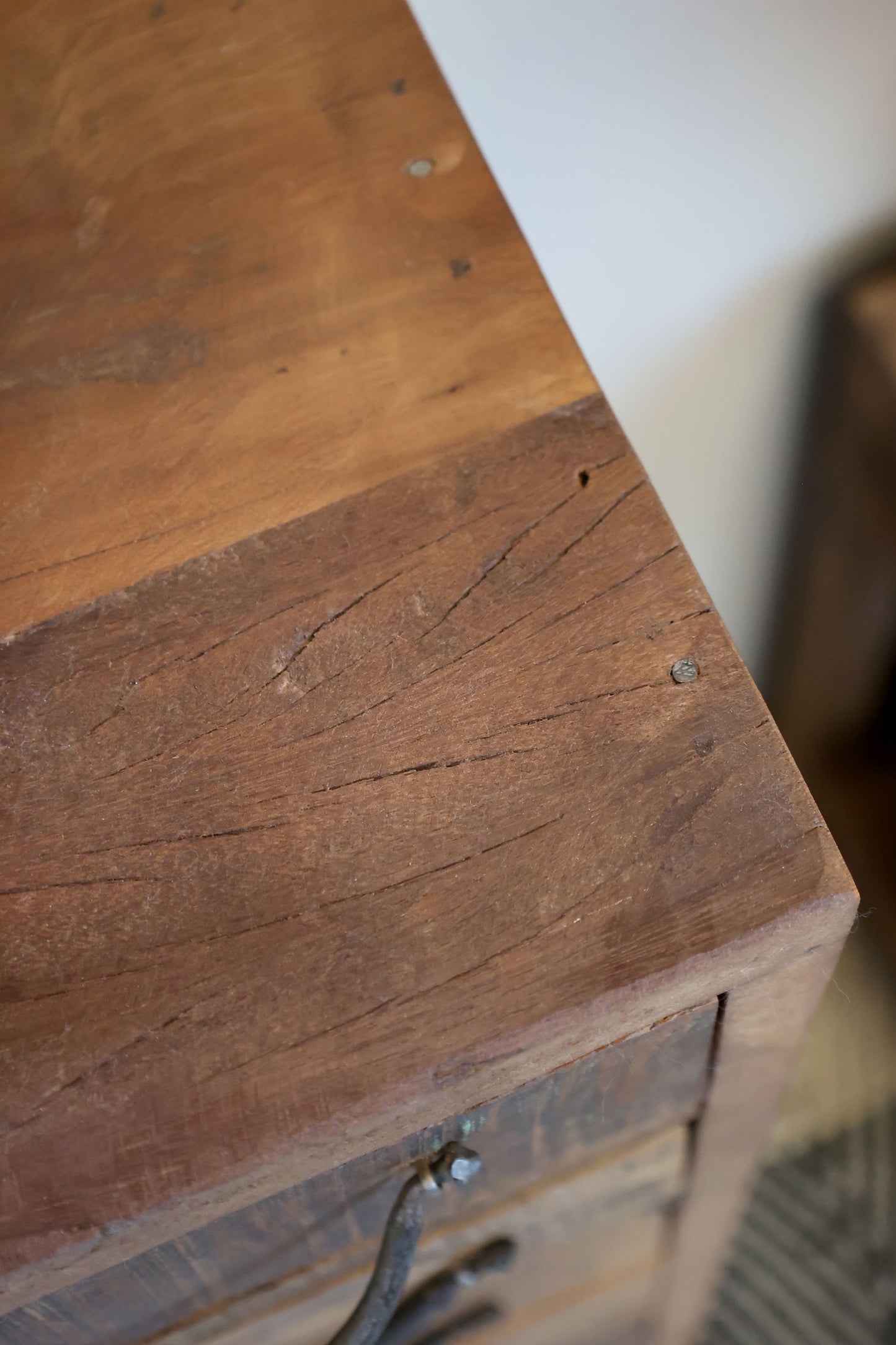 Chic Antique Återvunnet trä Byrå m. 8 lådor