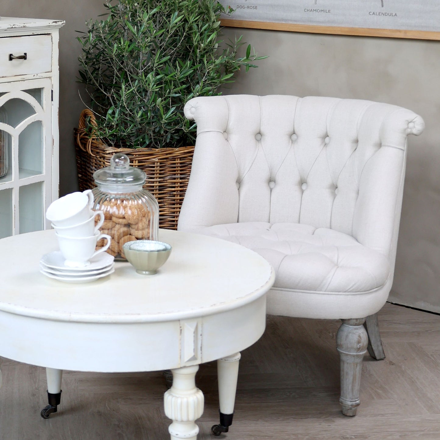 Chic Antique Fåtölj Fransk fåtölj i linnetyg