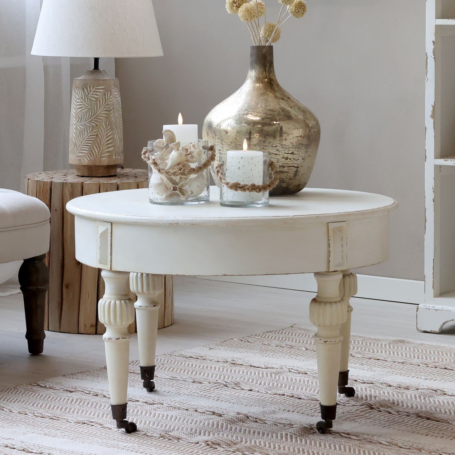 Chic Antique Bord Marie Antoinette Soffbord m. hjul antik creme