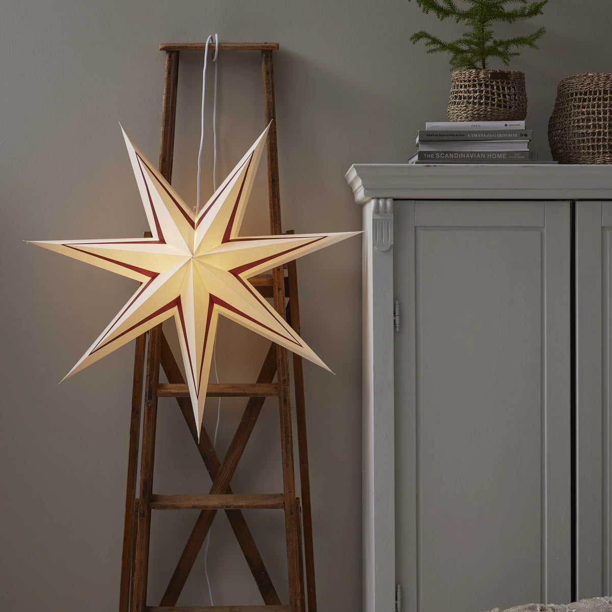Adventsstjärna med rand 77 cm Vit/Röd