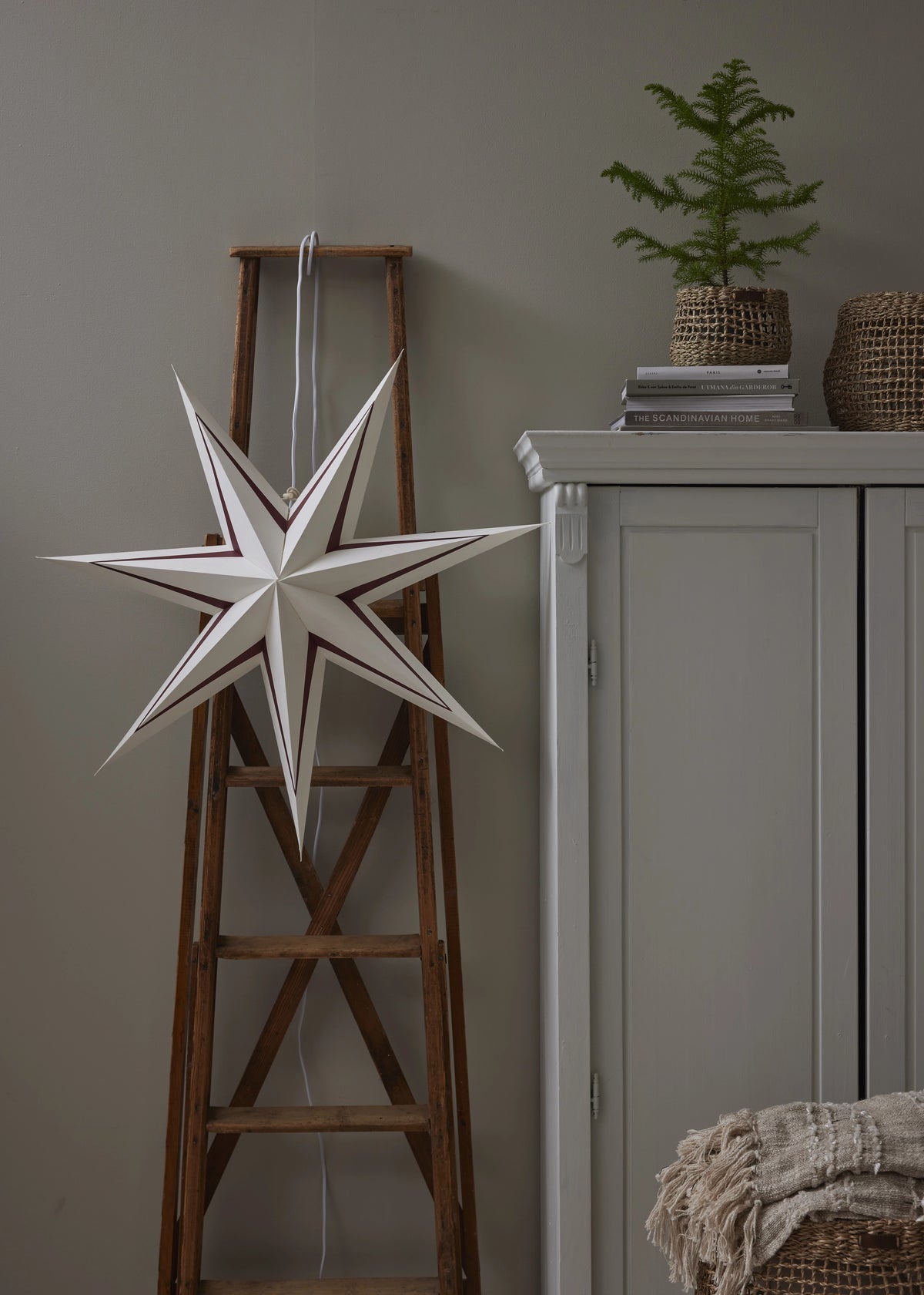 Adventsstjärna med rand 77 cm Vit/Röd
