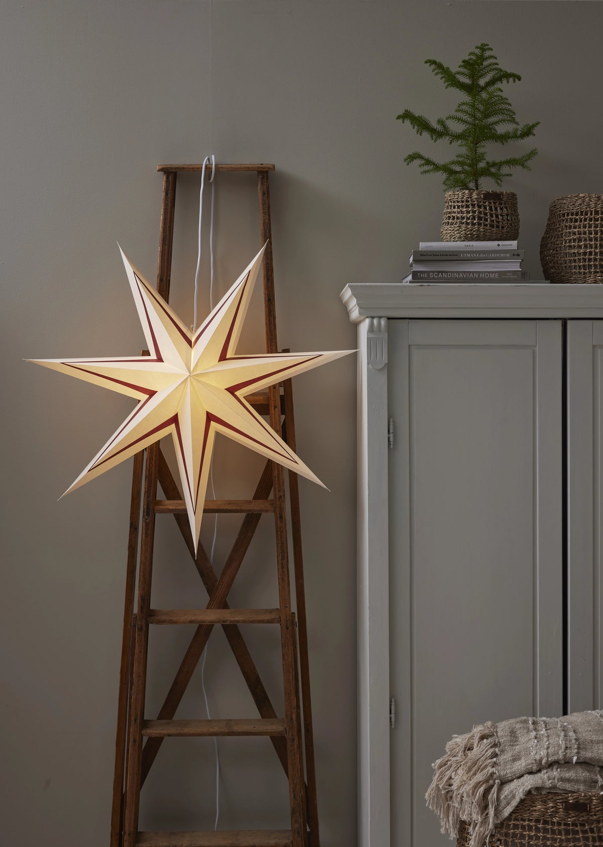Adventsstjärna med rand 77 cm Vit/Röd
