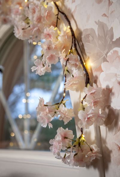 Batteridriven belysning Ljusslinga körsbärsblommor 180 cm