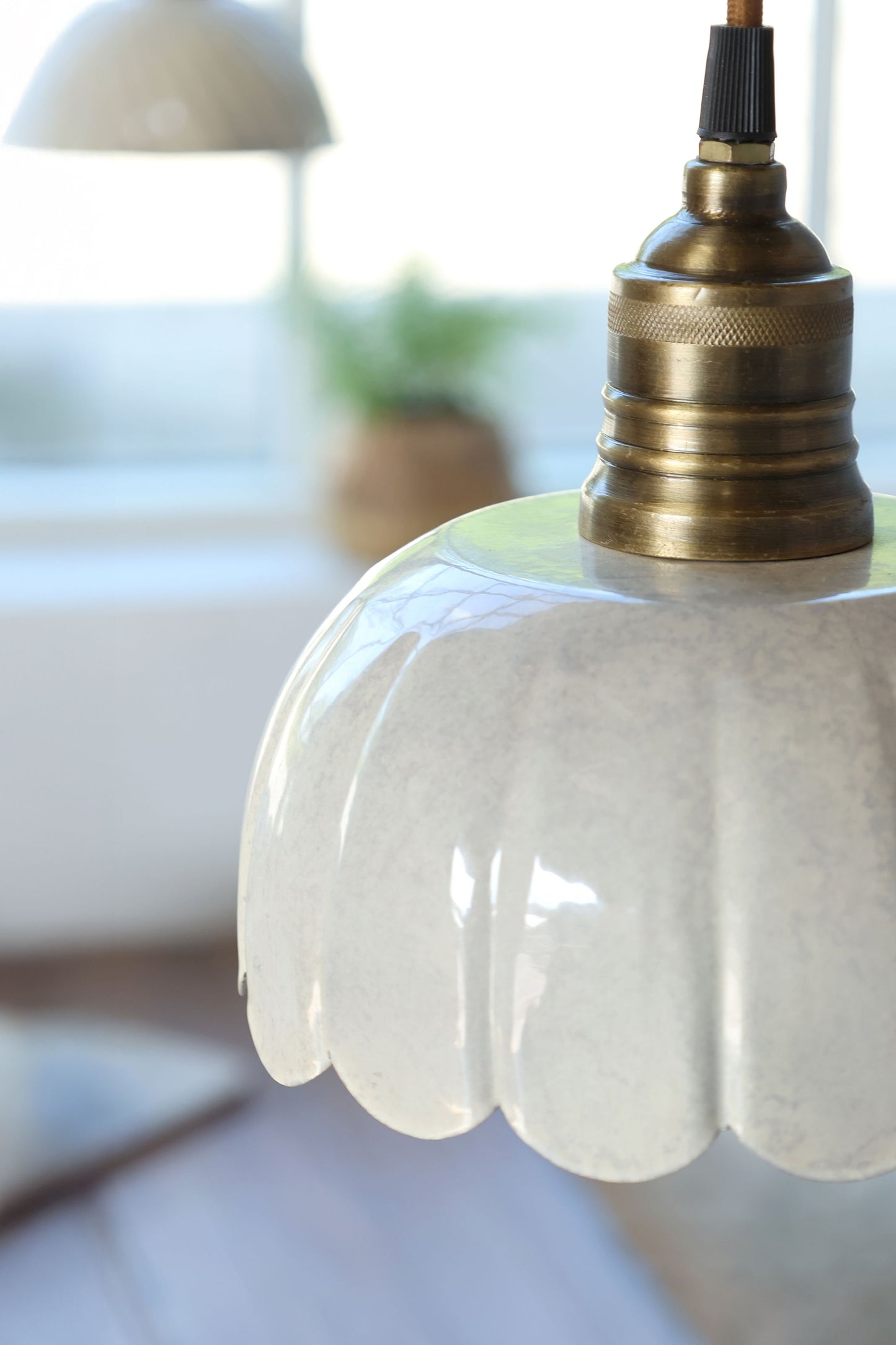 Taklampa Lunel Emalj H16/Ø18 cm creme