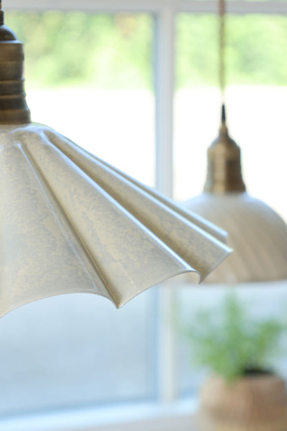 Taklampa Lunel Emalj H17/Ø30 cm creme