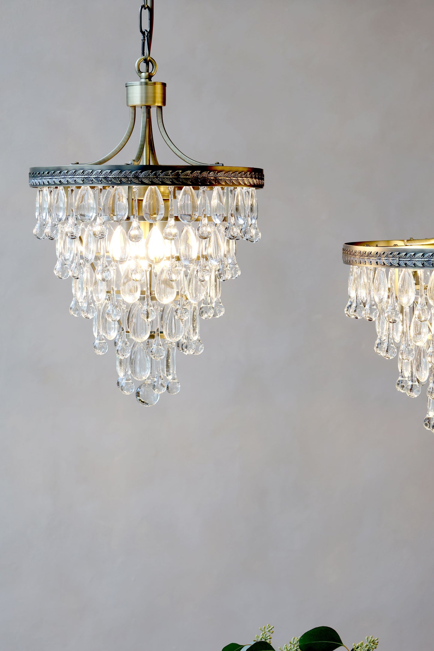 Chic Antique Lampa Versailles Ljuskrona med droppformade glasprismor H54/Ø35 cm